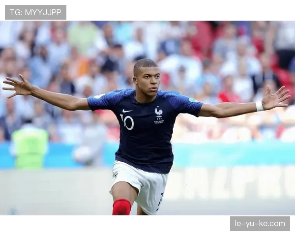 姆巴佩领跑金球奖争夺战,表现亮眼成最大热门 姆巴佩领跑金球奖争夺战,表现亮眼成最大热门