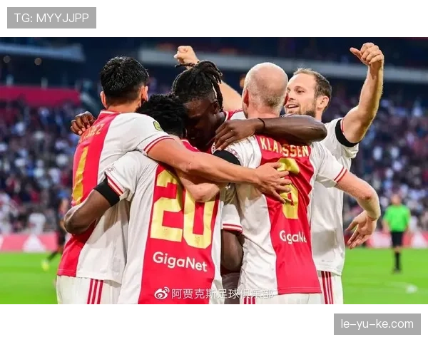 阿贾克斯进攻套路揭秘：球队战术革新引领荷甲赛场新潮流