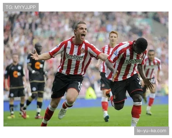 桑德兰新赛季强势启航,条纹战袍闪耀赛场斗志昂扬 桑德兰新赛季强势启航,条纹战袍闪耀赛场斗志昂扬