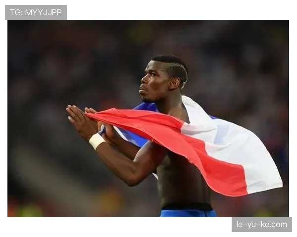 博格巴与坎特在中场组织倾向下形成分散结构趋势