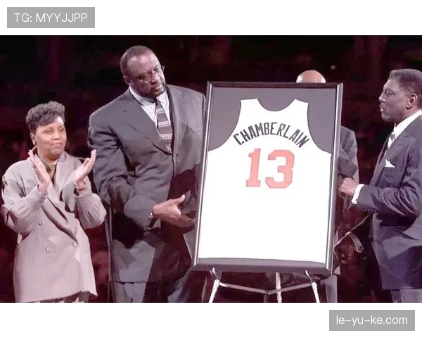 张伯伦单场篮板制胜纪录对比詹姆斯展现内线统治力差异