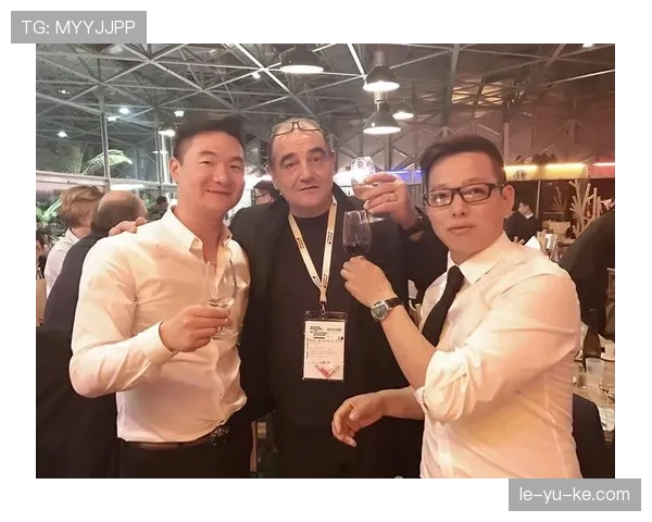 徐嘉余赛场冷得像冰山，私服和豪表却像开了个奢侈品展，我看呆了