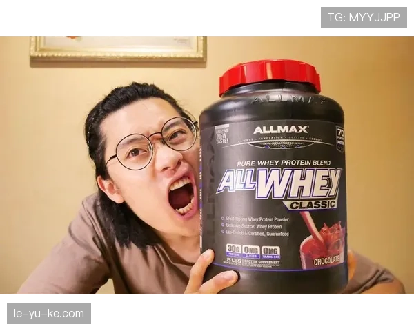 梅西家冰箱里塞满蛋白粉，连饮料都是按毫升算的